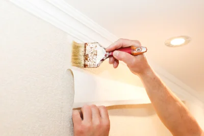 Pose de papier peint à Pasques — revêtements muraux et toiles de verre